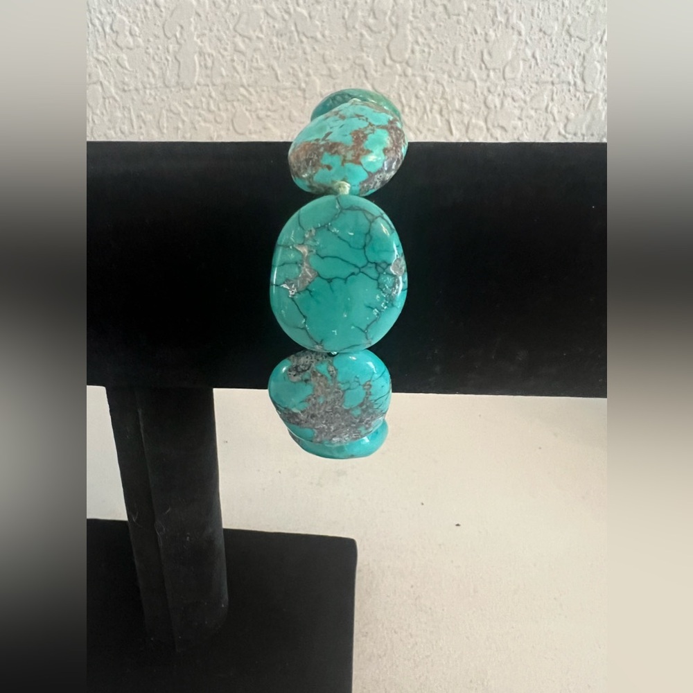 LARGE TURQUOISE OVAL HEAVY BEADED BRACELET, 8” IN LENGTH